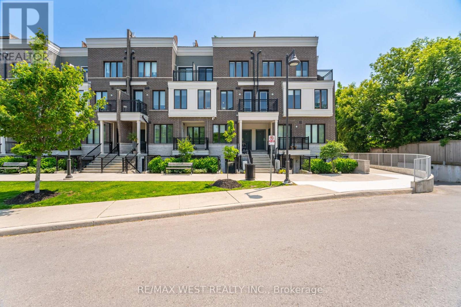 4 - 150 Long Branch Avenue, Toronto, Ontario  M8W 0A9 - Photo 3 - W12218500