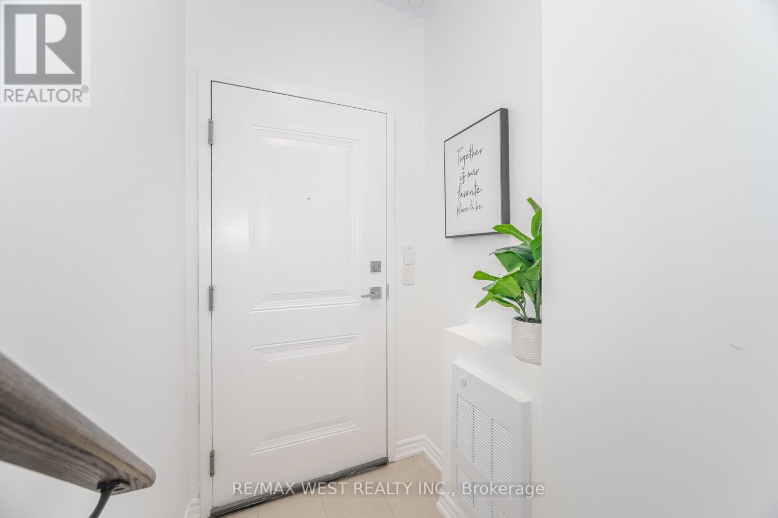 4 - 150 Long Branch Avenue, Toronto, Ontario  M8W 0A9 - Photo 6 - W12218500