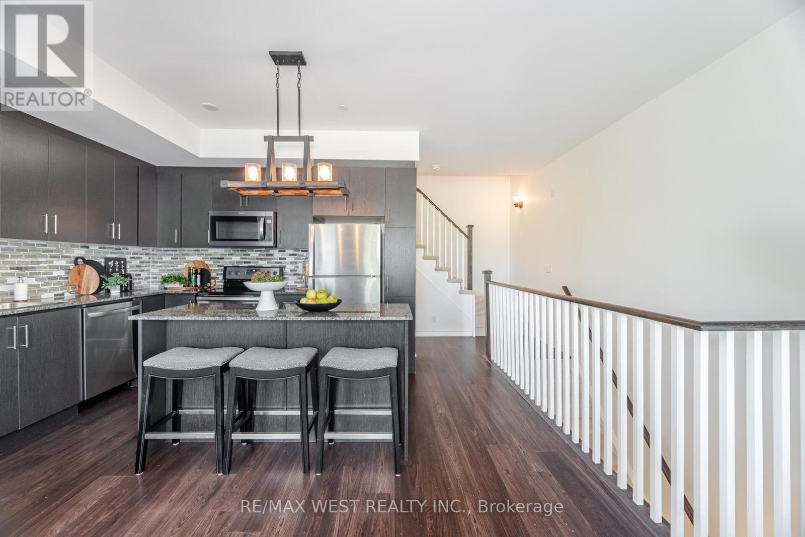 4 - 150 Long Branch Avenue, Toronto, Ontario  M8W 0A9 - Photo 8 - W12218500
