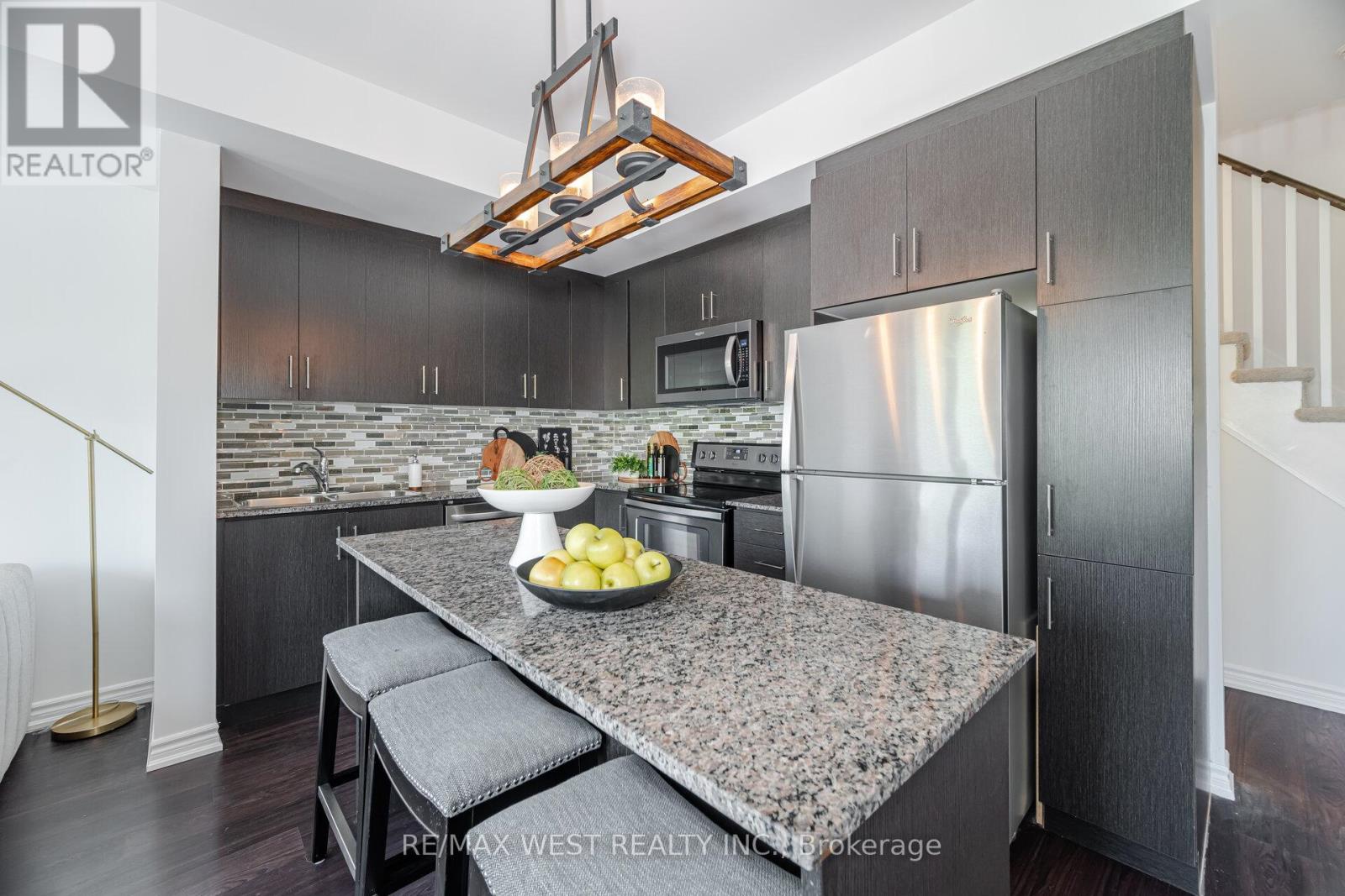 4 - 150 Long Branch Avenue, Toronto, Ontario  M8W 0A9 - Photo 9 - W12218500
