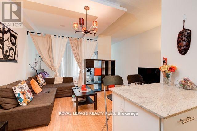 302 - 360 Square One Drive, Mississauga, Ontario  L5B 0E6 - Photo 4 - W12218510