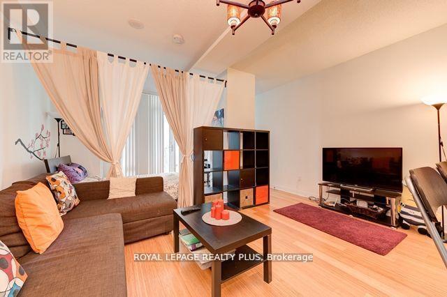 302 - 360 Square One Drive, Mississauga, Ontario  L5B 0E6 - Photo 5 - W12218510