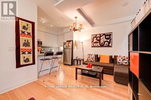 302 - 360 Square One Drive, Mississauga, Ontario  L5B 0E6 - Photo 6 - W12218510