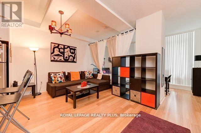 302 - 360 Square One Drive, Mississauga, Ontario  L5B 0E6 - Photo 7 - W12218510