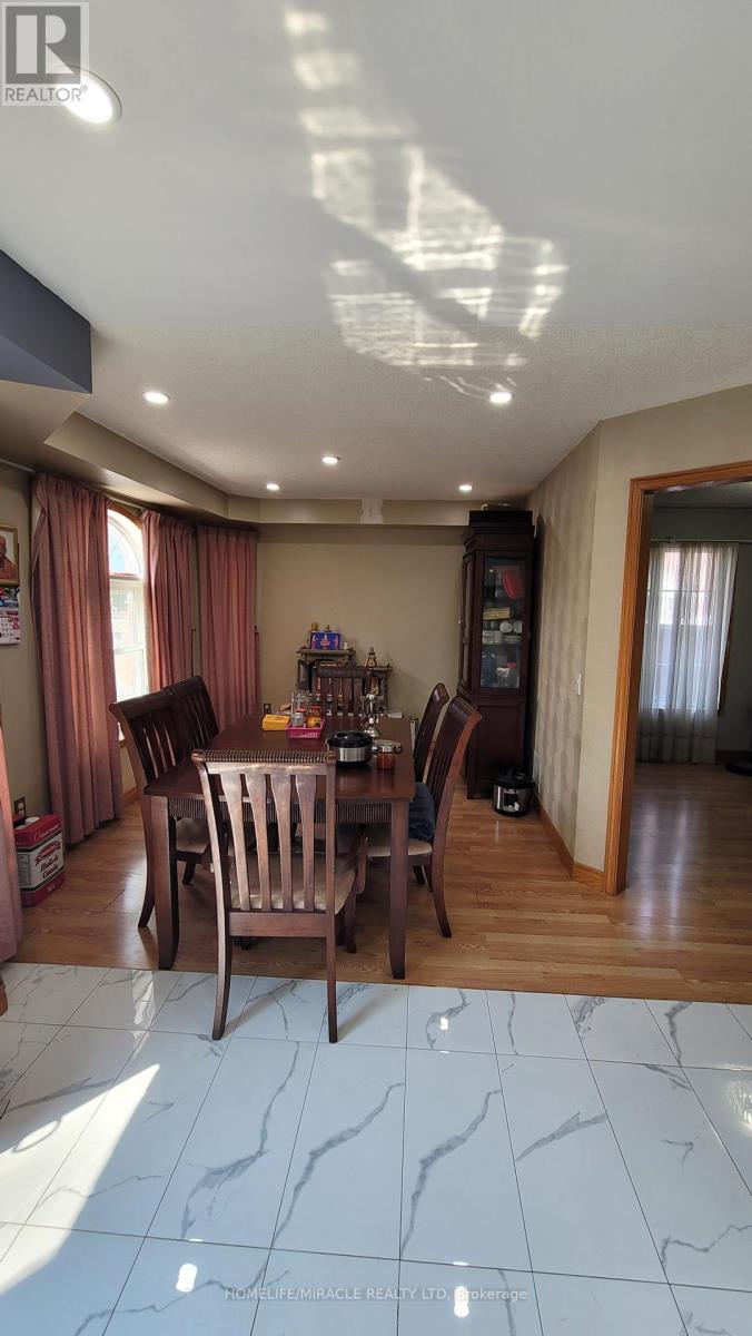 144 Sandyshores Drive W, Brampton, Ontario  L6R 2M3 - Photo 11 - W12218520