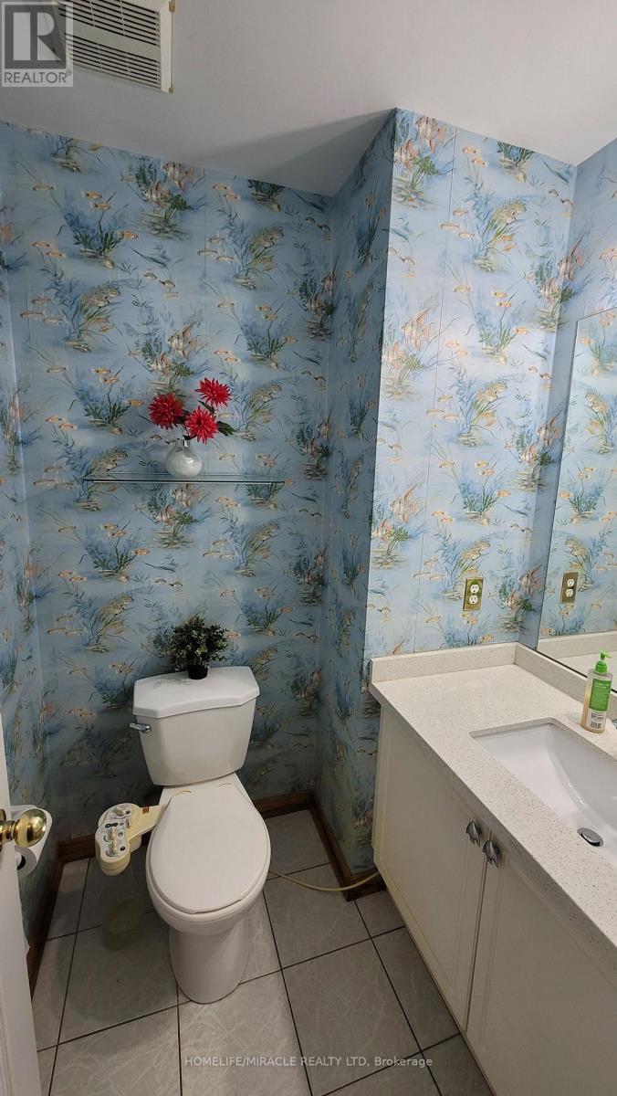 144 Sandyshores Drive W, Brampton, Ontario  L6R 2M3 - Photo 13 - W12218520