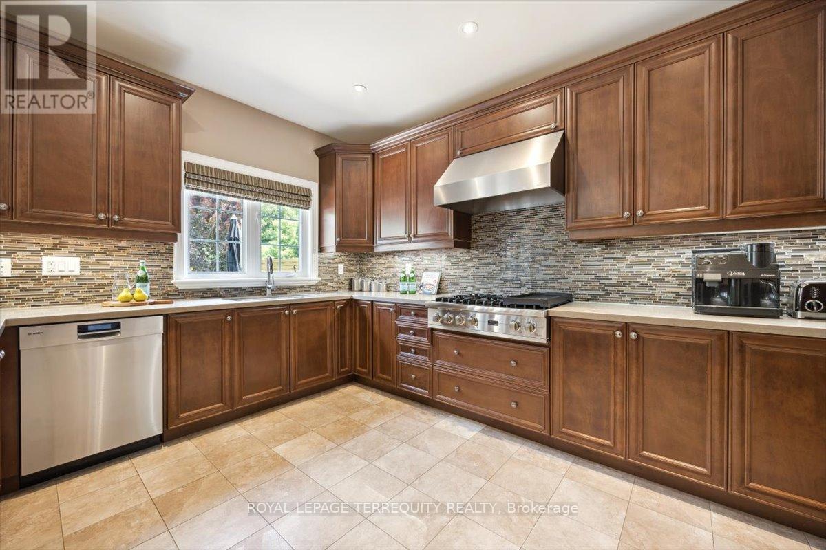 113 Royal West Drive, Brampton, Ontario  L6X 0V4 - Photo 15 - W12218530