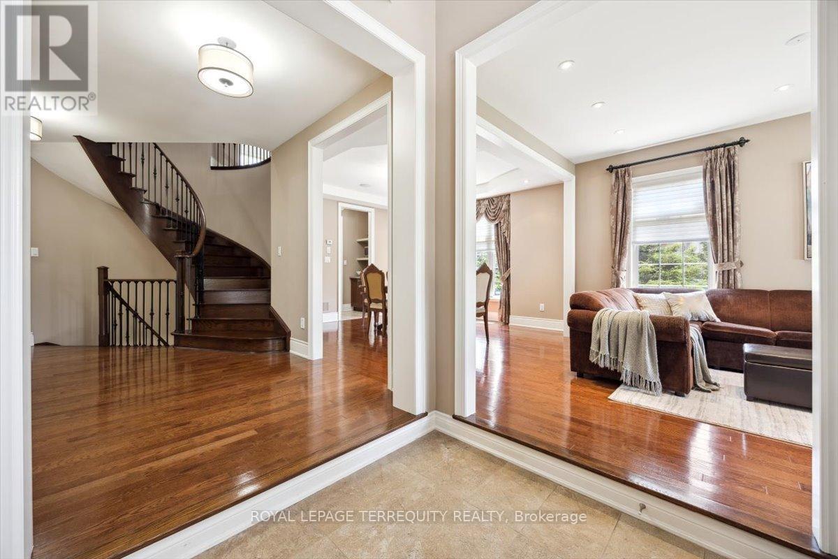 113 Royal West Drive, Brampton, Ontario  L6X 0V4 - Photo 5 - W12218530