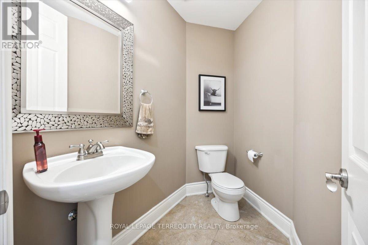 113 Royal West Drive, Brampton, Ontario  L6X 0V4 - Photo 7 - W12218530