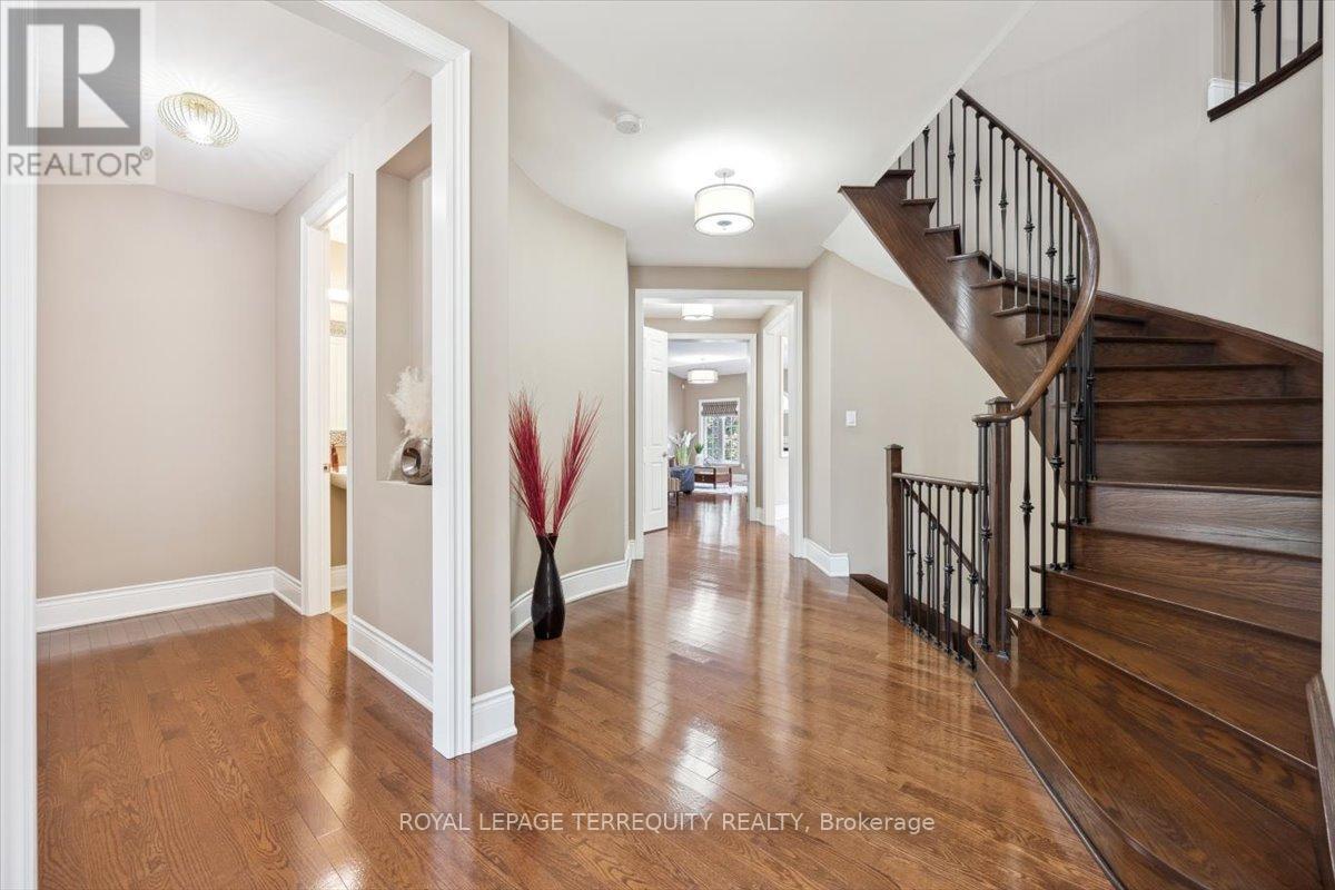 113 Royal West Drive, Brampton, Ontario  L6X 0V4 - Photo 8 - W12218530