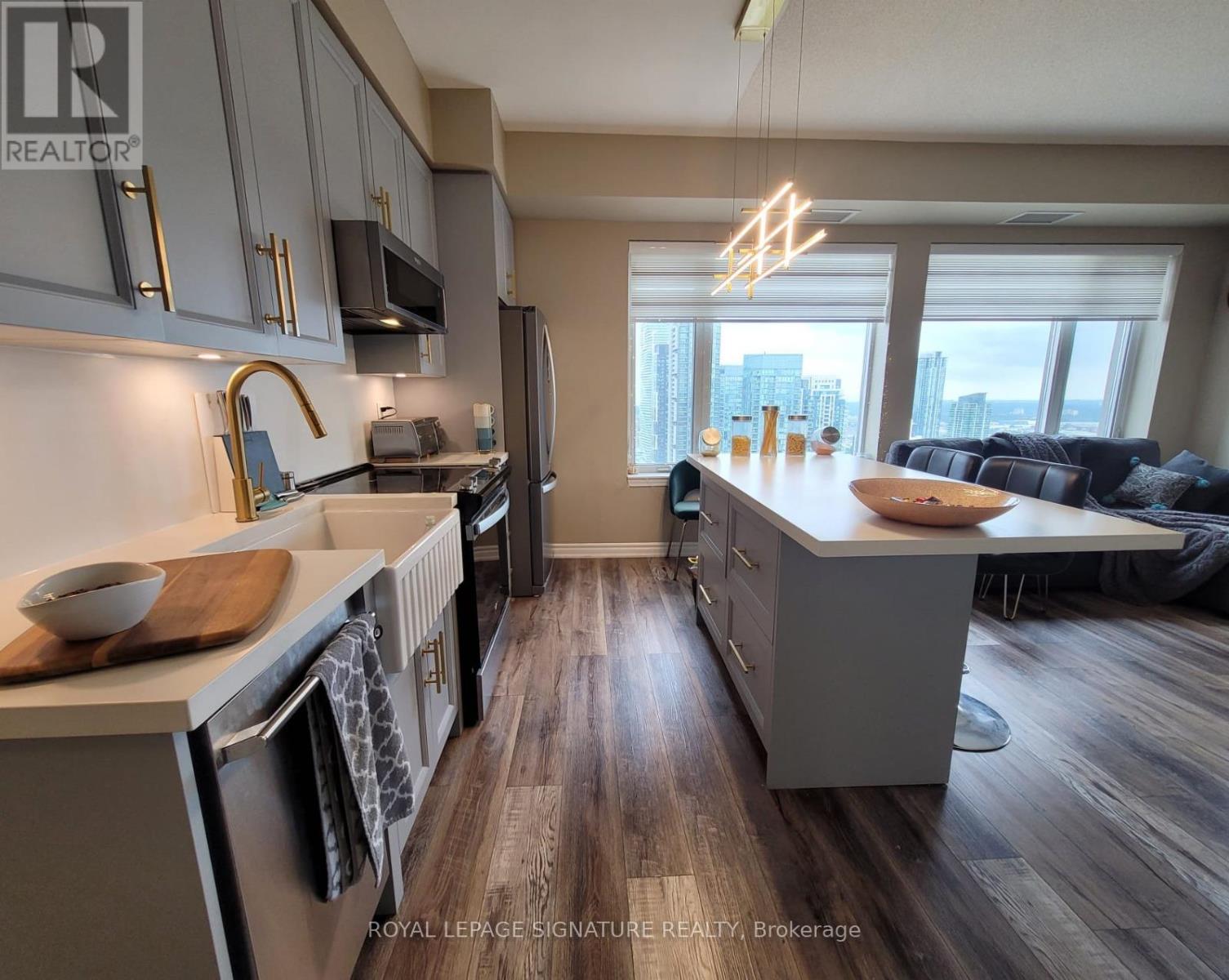 3208 - 385 Prince Of Wales Drive, Mississauga, Ontario  L5B 0C6 - Photo 2 - W12218550