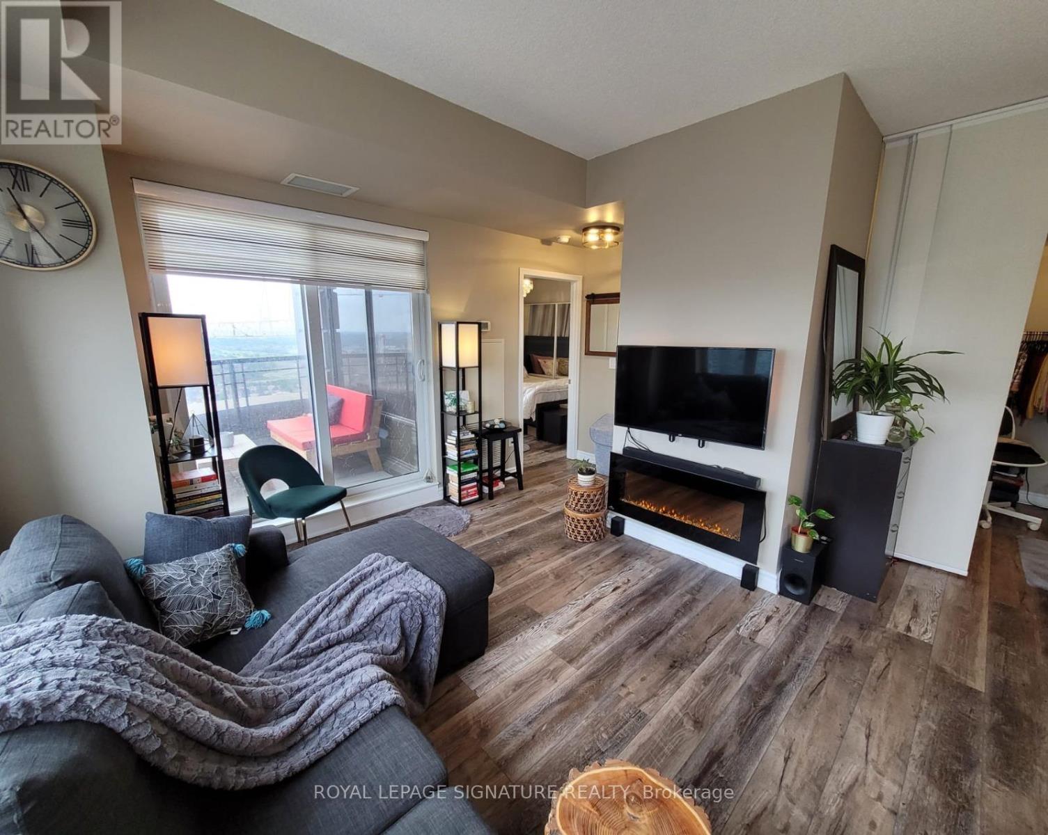 3208 - 385 Prince Of Wales Drive, Mississauga, Ontario  L5B 0C6 - Photo 3 - W12218550