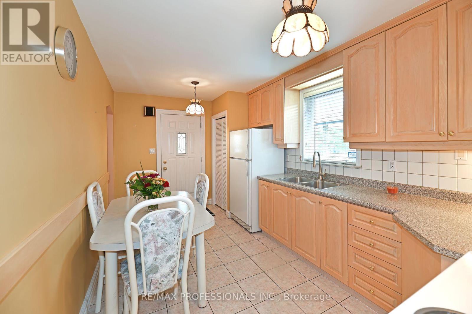 118 Nordin Avenue, Toronto, Ontario  M8Z 2B3 - Photo 10 - W12218593