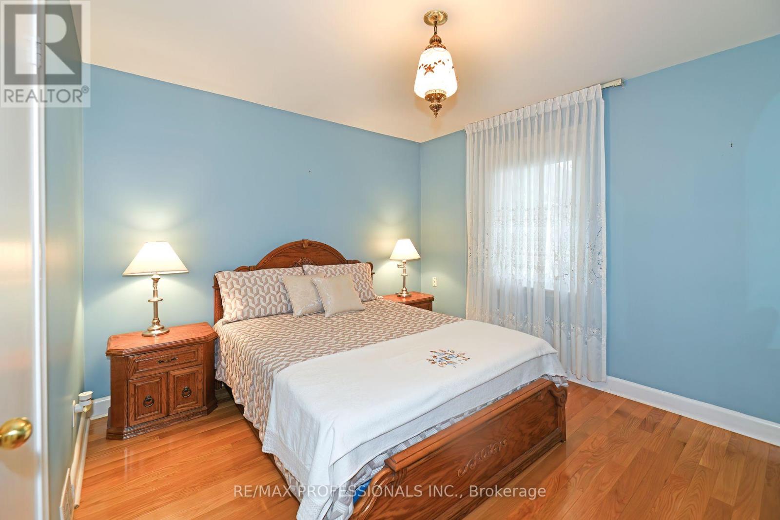 118 Nordin Avenue, Toronto, Ontario  M8Z 2B3 - Photo 11 - W12218593