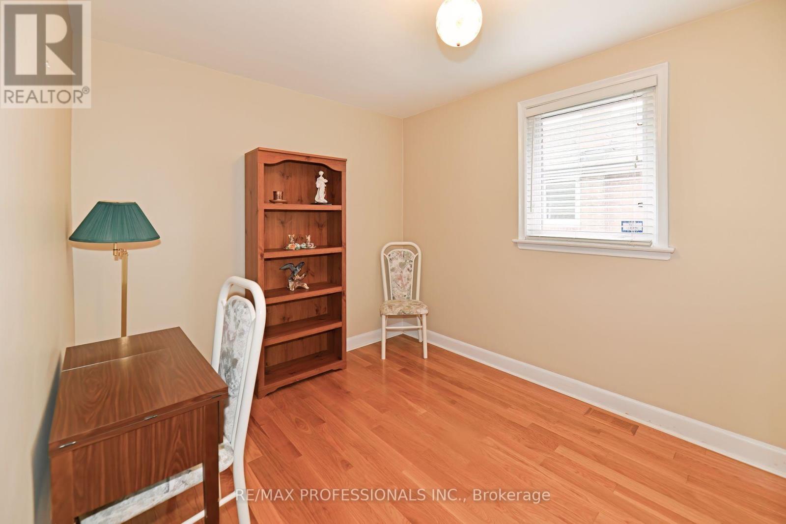 118 Nordin Avenue, Toronto, Ontario  M8Z 2B3 - Photo 13 - W12218593