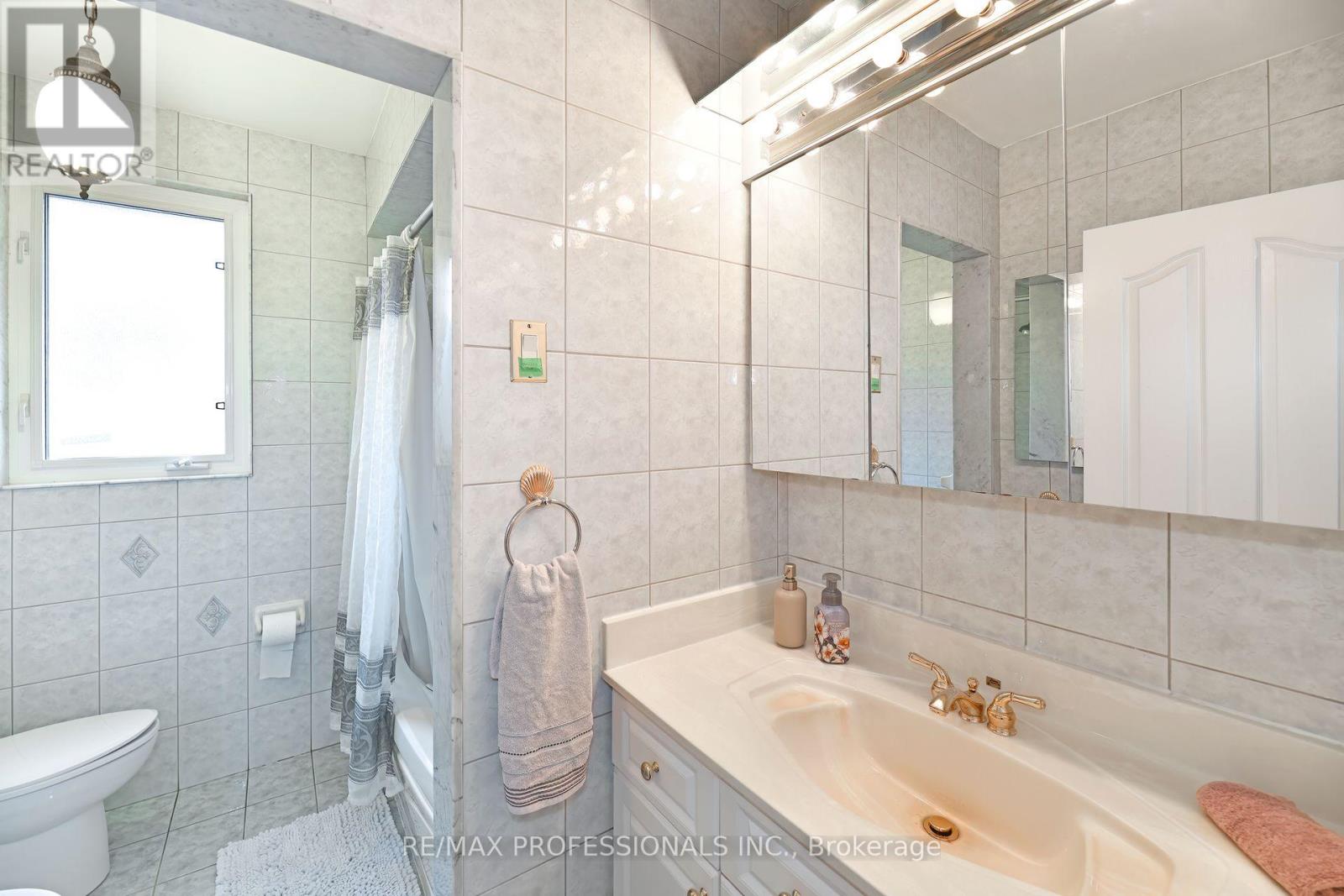 118 Nordin Avenue, Toronto, Ontario  M8Z 2B3 - Photo 14 - W12218593