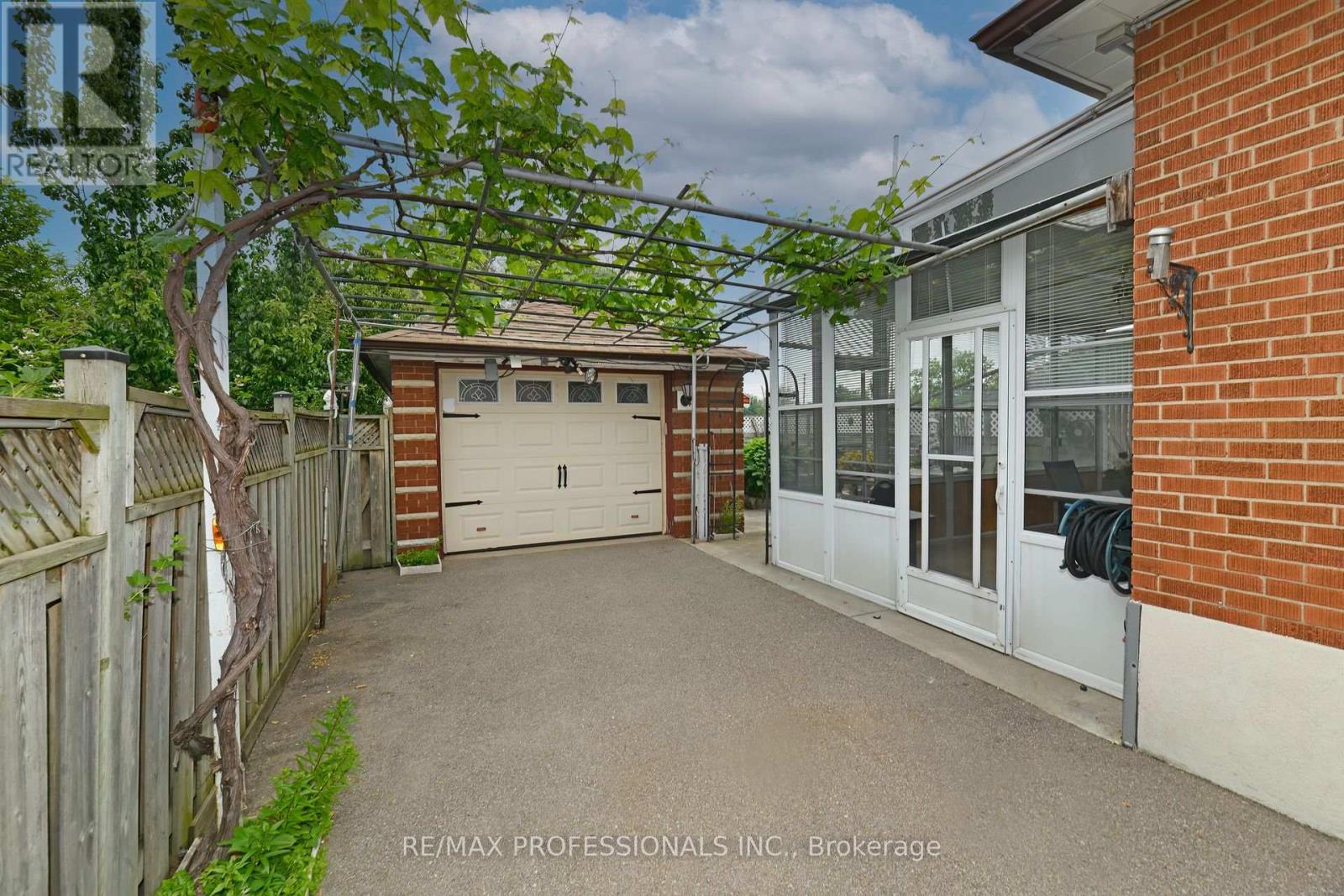 118 Nordin Avenue, Toronto, Ontario  M8Z 2B3 - Photo 19 - W12218593