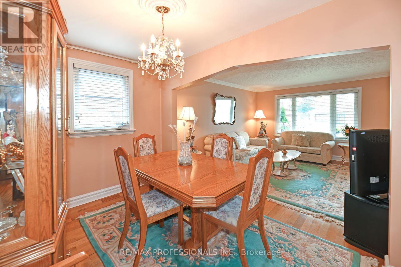 118 Nordin Avenue, Toronto, Ontario  M8Z 2B3 - Photo 7 - W12218593