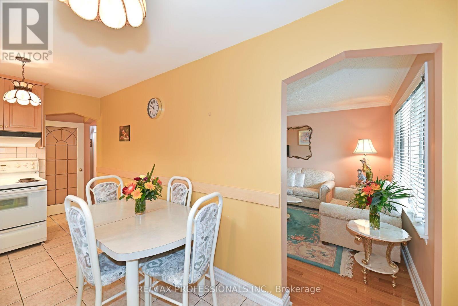 118 Nordin Avenue, Toronto, Ontario  M8Z 2B3 - Photo 8 - W12218593