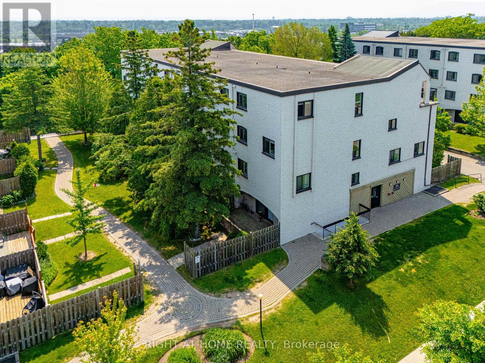 133 - 1058 Falgarwood Drive, Oakville (Fa Falgarwood), Ontario  L6H 2P3 - Photo 28 - W12218598