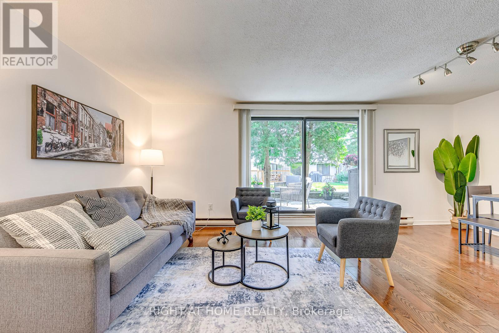 133 - 1058 Falgarwood Drive, Oakville (Fa Falgarwood), Ontario  L6H 2P3 - Photo 4 - W12218598