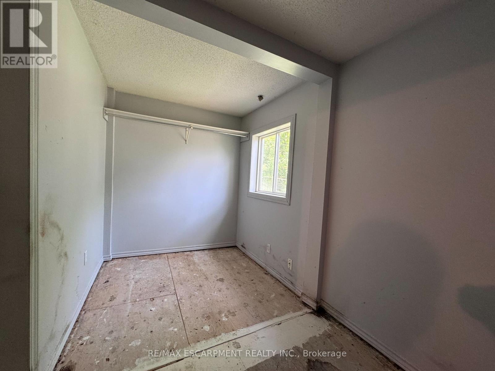 34 Brock Lane, Brantford, Ontario  N3S 4Y6 - Photo 12 - X12215520