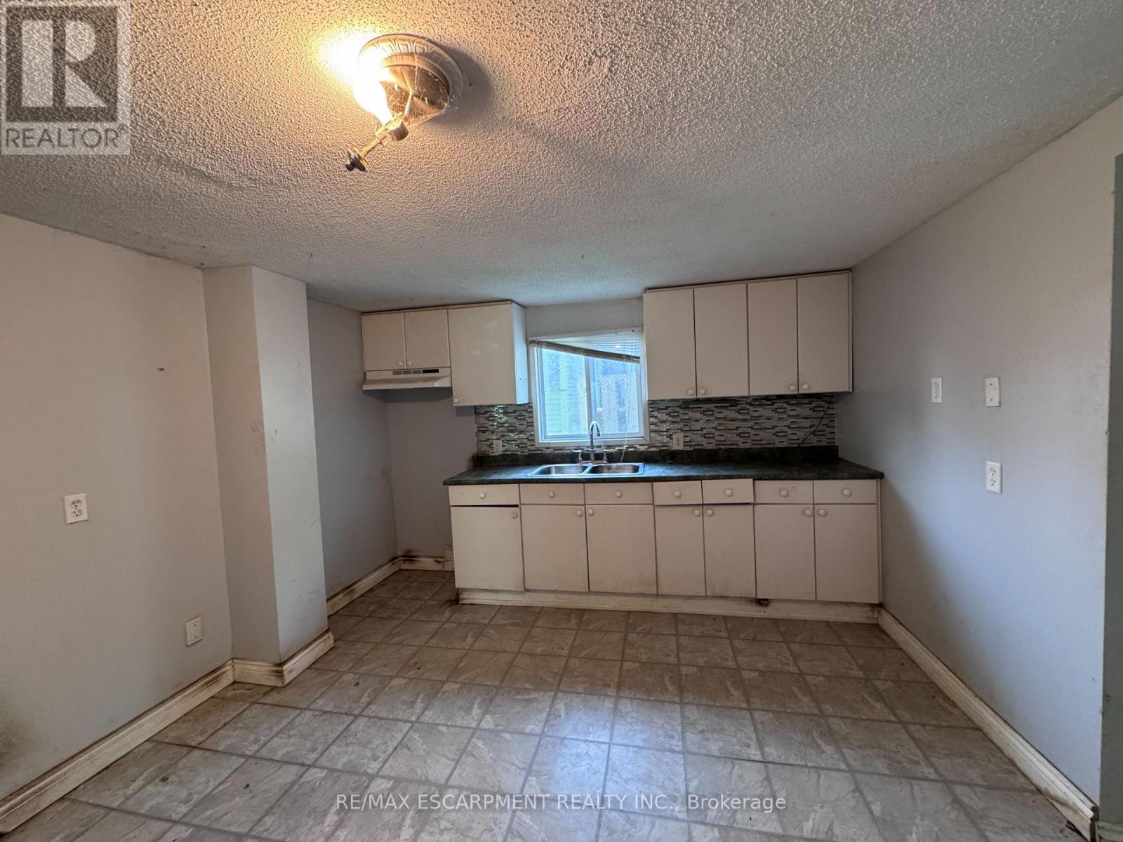 34 Brock Lane, Brantford, Ontario  N3S 4Y6 - Photo 13 - X12215520