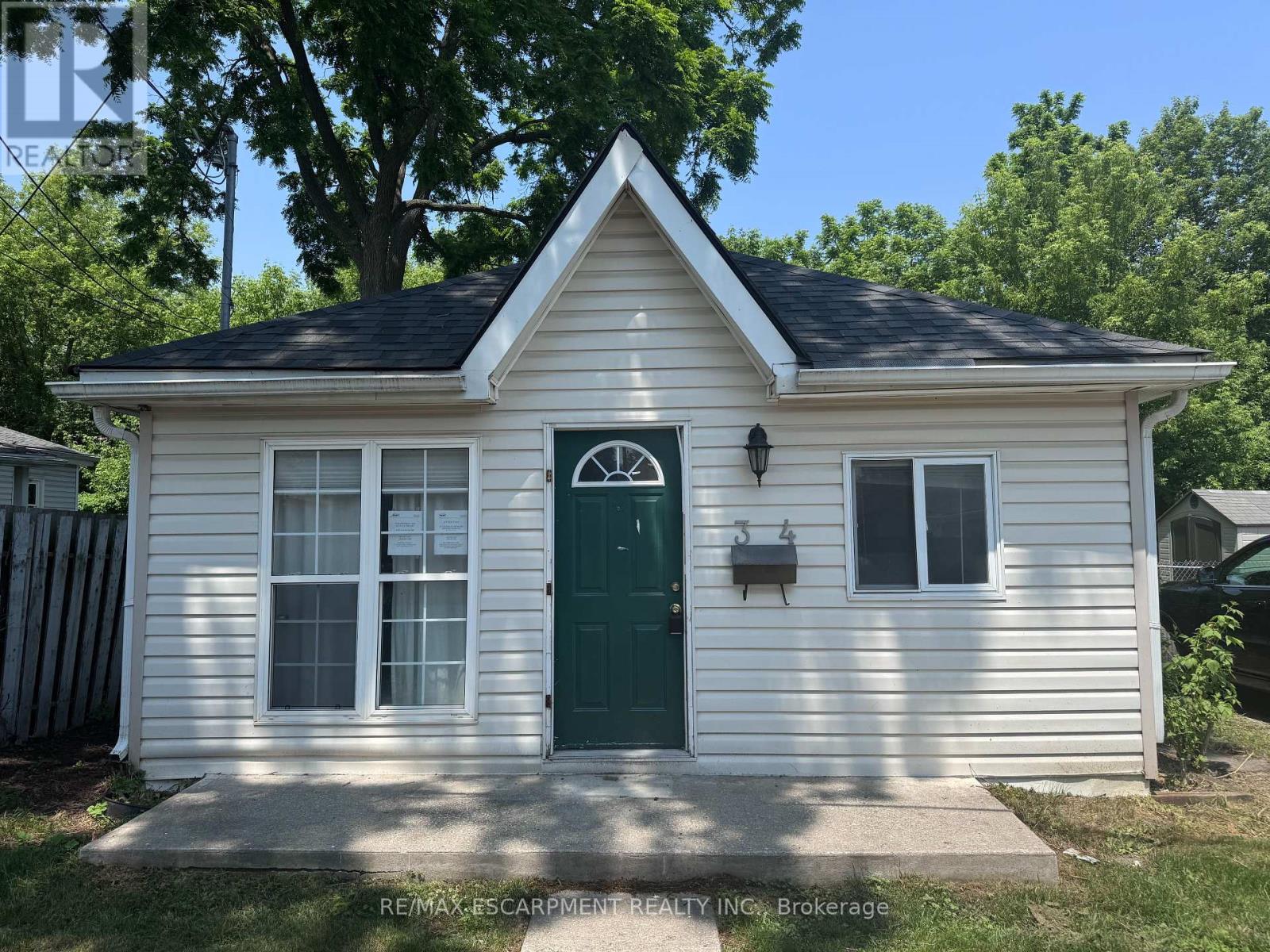 34 Brock Lane, Brantford, Ontario  N3S 4Y6 - Photo 3 - X12215520