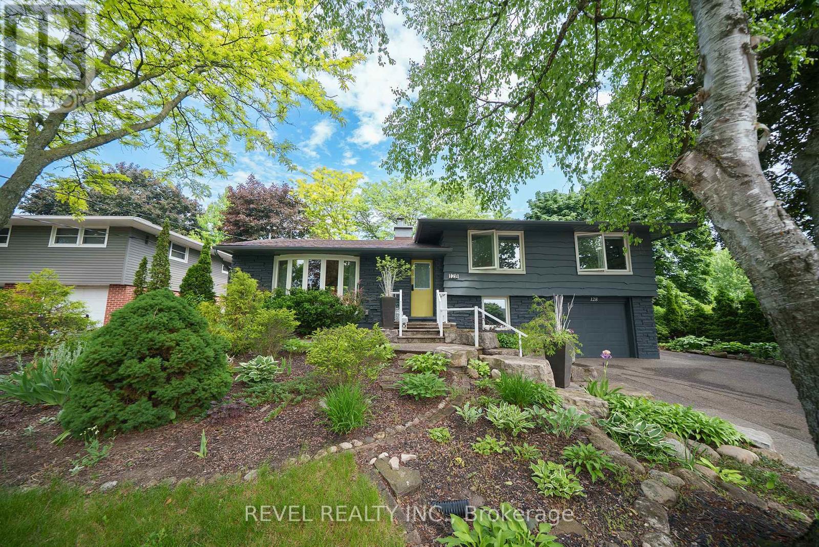 128 BLUERIDGE AVENUE, Kitchener, Ontario