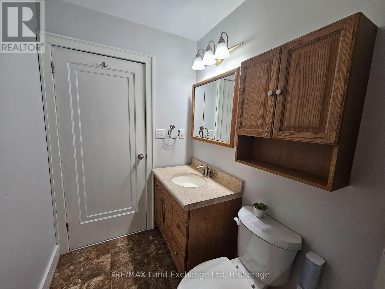 1061 Howick Street, Howick, Ontario  N0G 2X0 - Photo 31 - X12214861