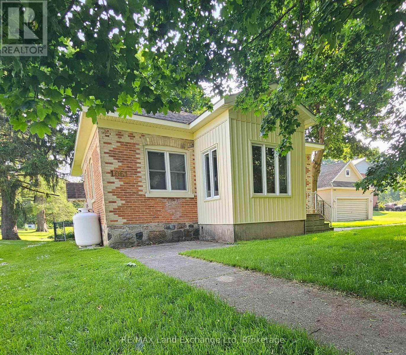 1061 Howick Street, Howick, Ontario  N0G 2X0 - Photo 34 - X12214861