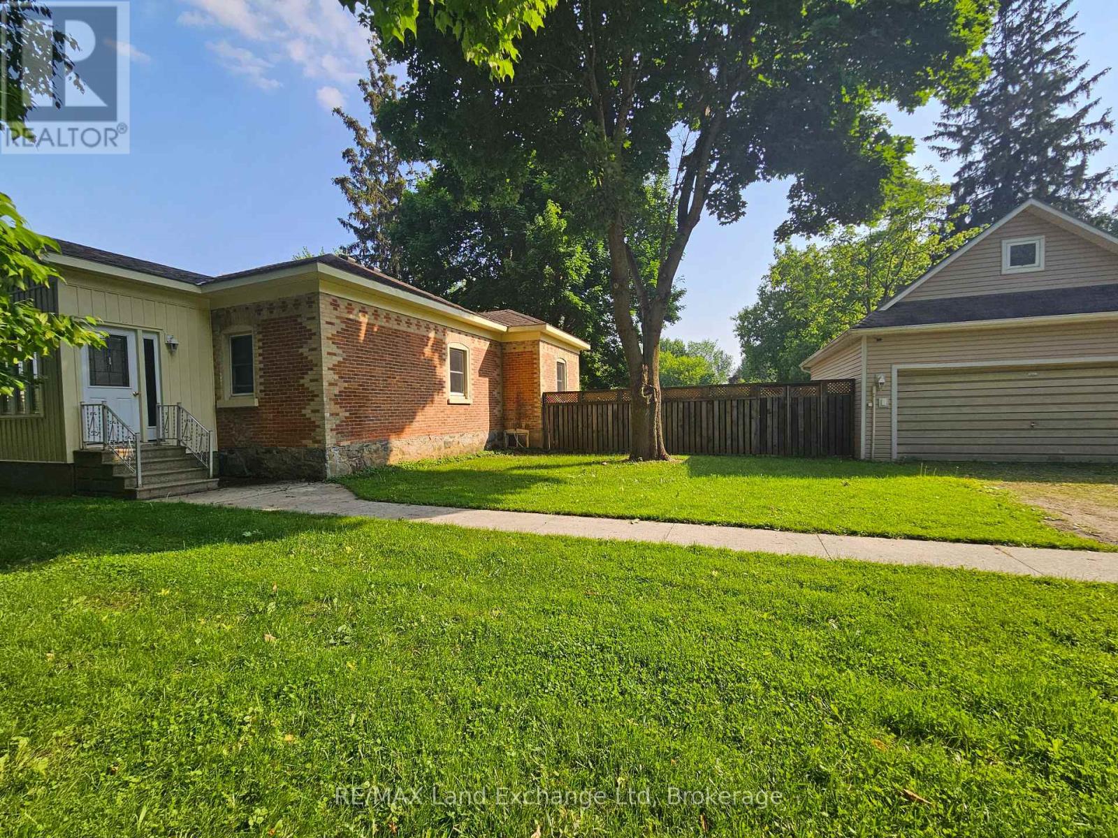 1061 Howick Street, Howick, Ontario  N0G 2X0 - Photo 36 - X12214861