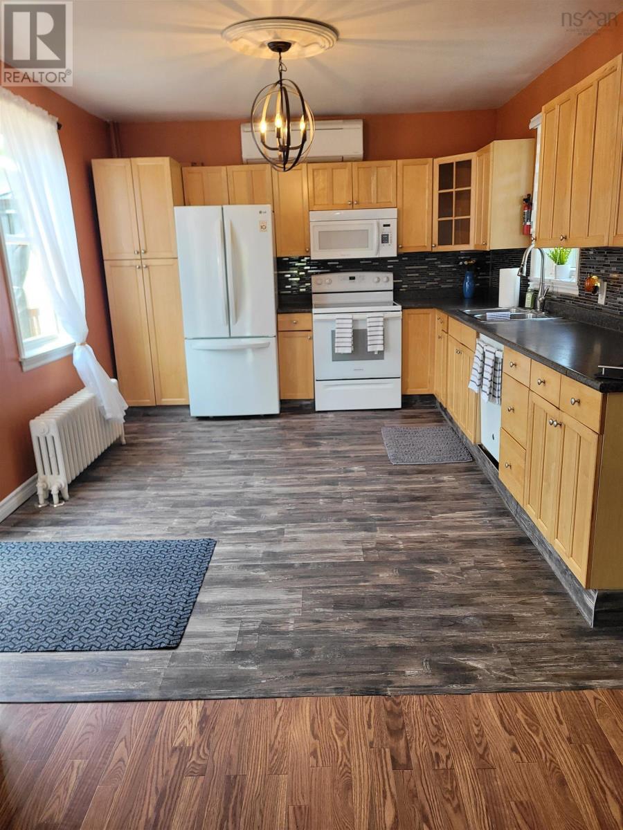 109 Alexander Street, Glace Bay, Nova Scotia  B1A 4A6 - Photo 3 - 202514498