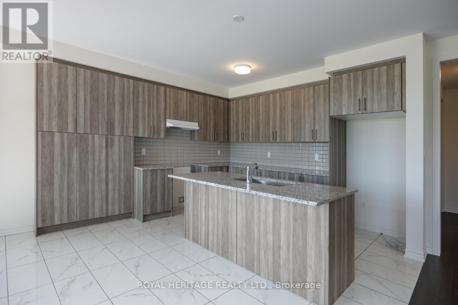 1010 Trailsview Avenue, Cobourg, Ontario  K9A 4J6 - Photo 5 - X12218827