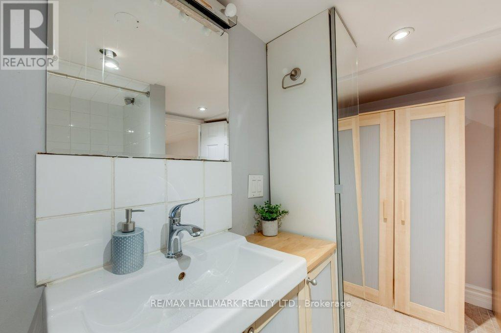 15 Seymour Avenue, Toronto, Ontario  M4J 3T3 - Photo 21 - E12215085