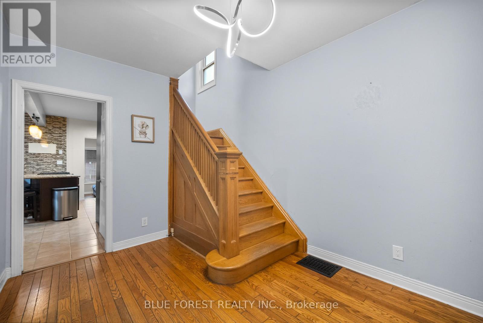 246 Grey Street, London East (East K), Ontario  N6B 1G5 - Photo 4 - X12218848