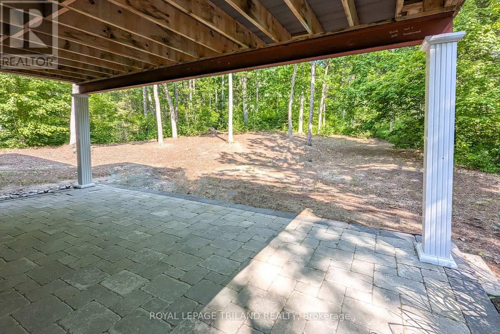 10124 Sandalwood Crescent, Lambton Shores, Ontario  N0M 1T0 - Photo 47 - X12209277