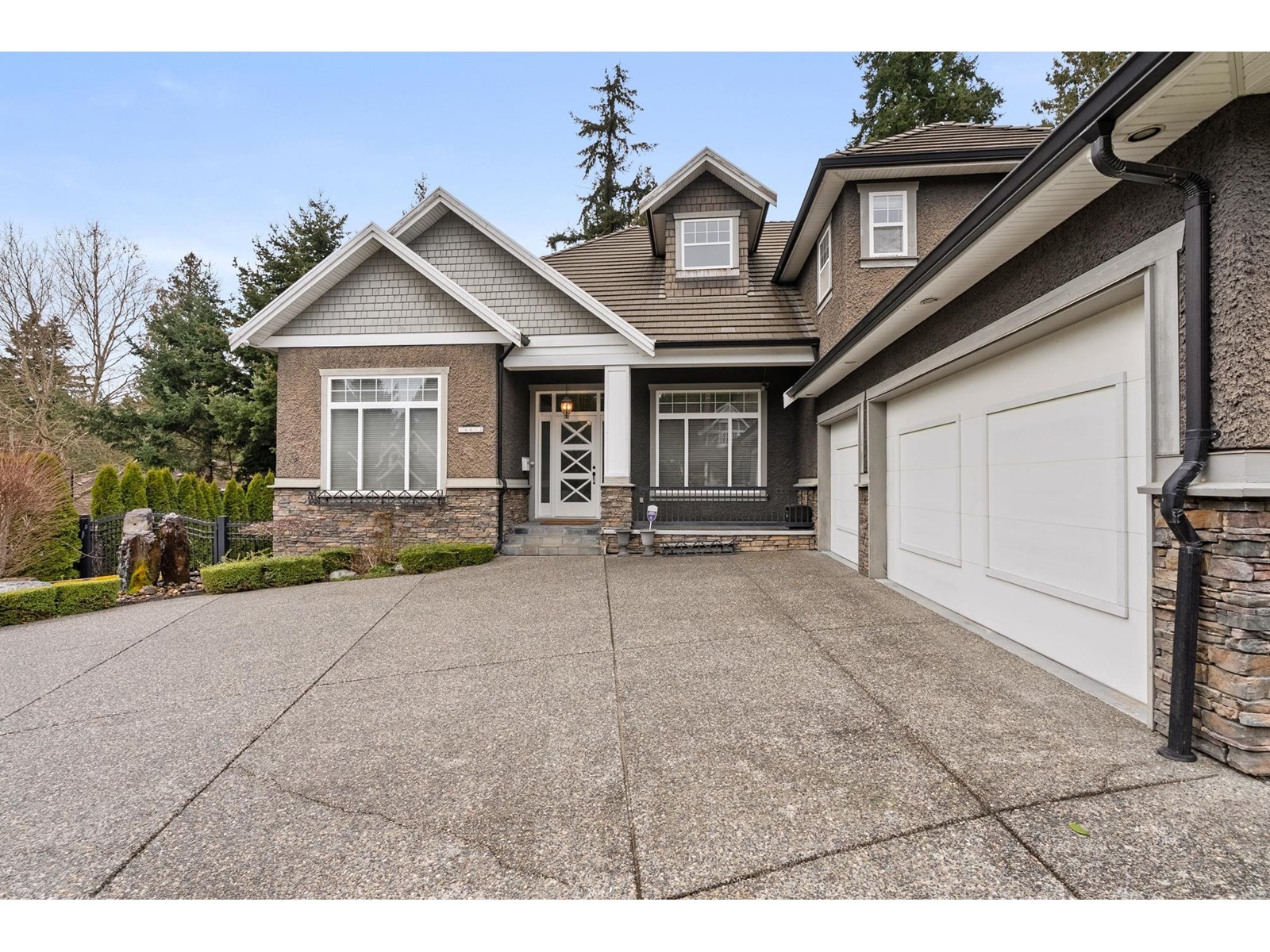 Property at 14433 33A AVENUE image 2