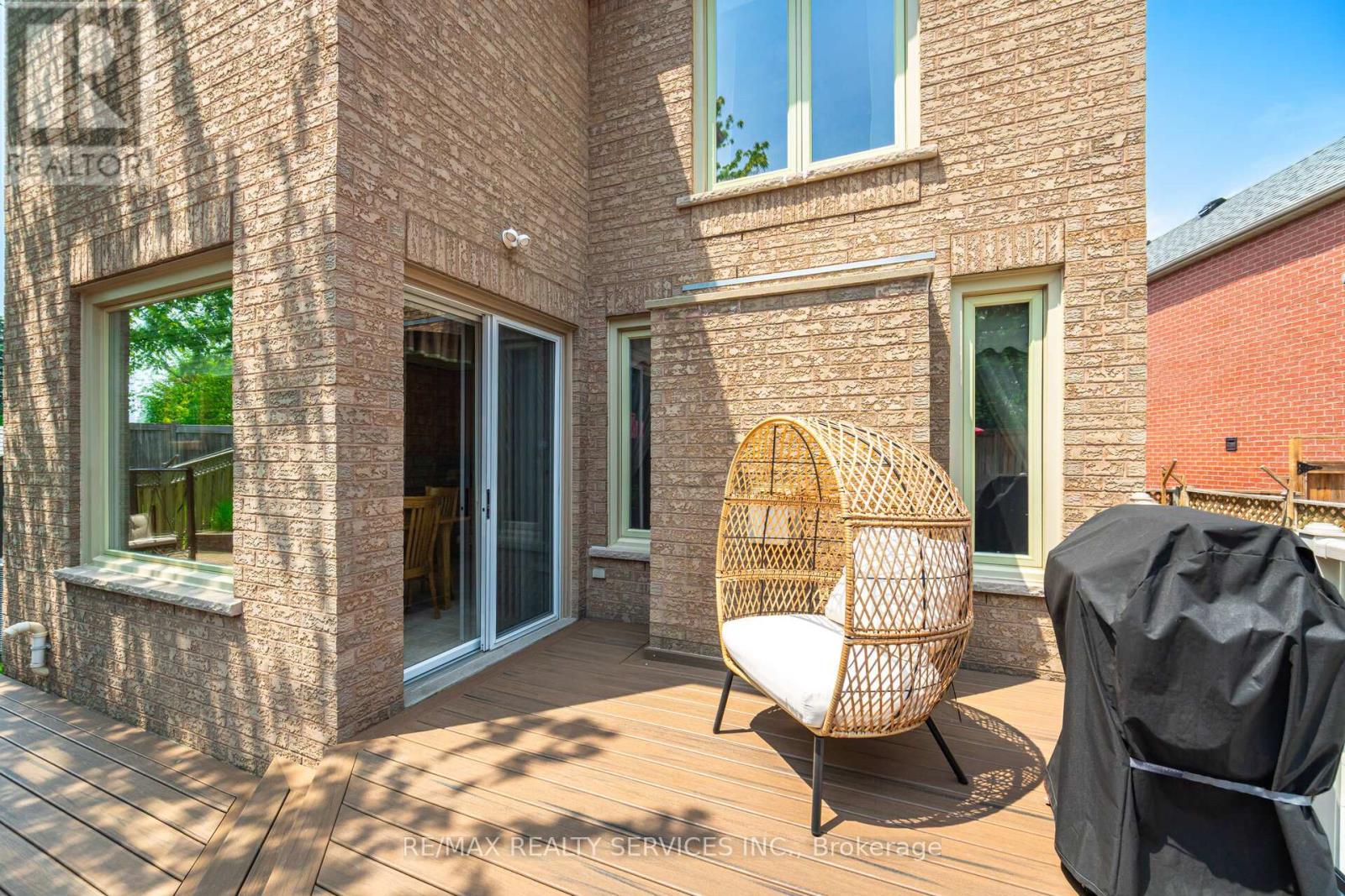 8 Inwood Place, Brampton, Ontario  L6R 1T2 - Photo 34 - W12217975