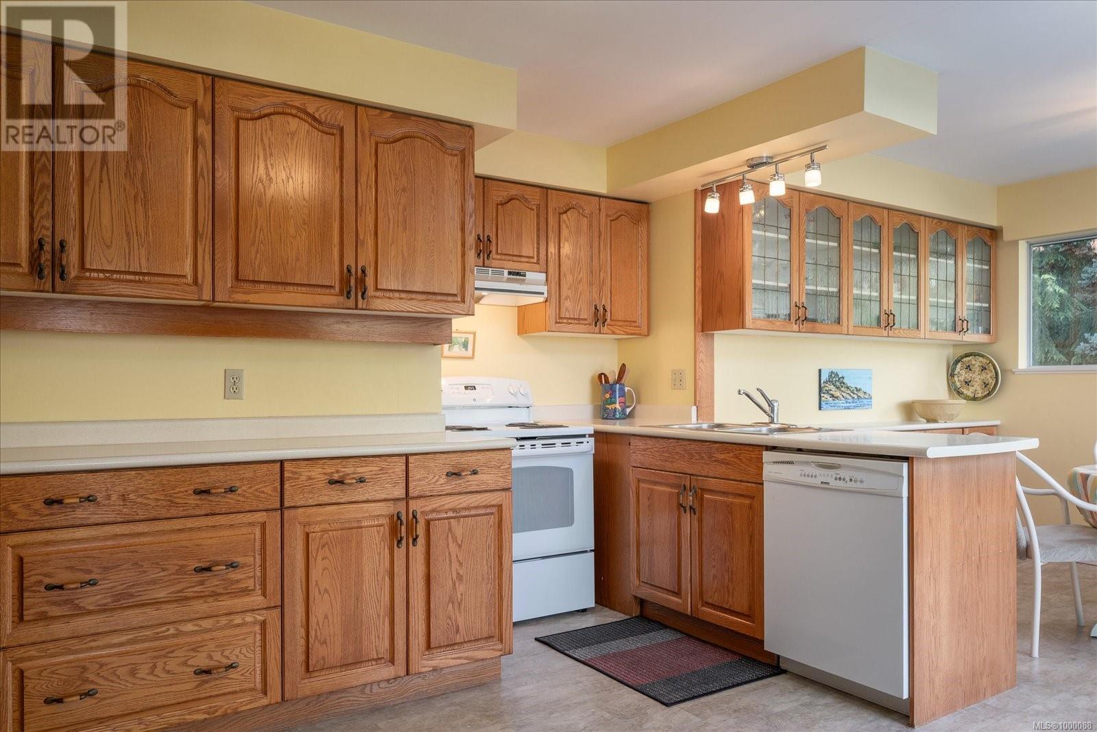 Property at 950 Beach Dr image 3