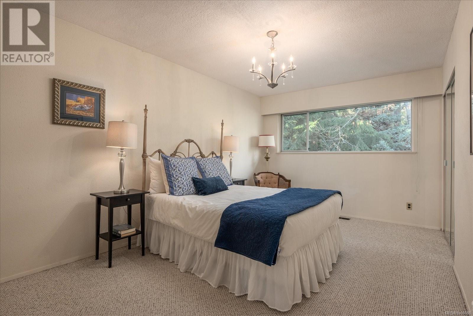 Property at 950 Beach Dr image 4
