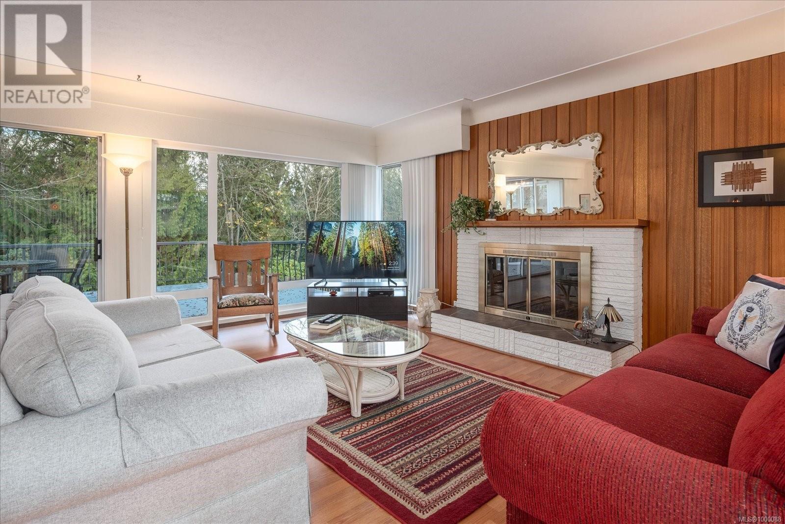 Property at 950 Beach Dr image 2