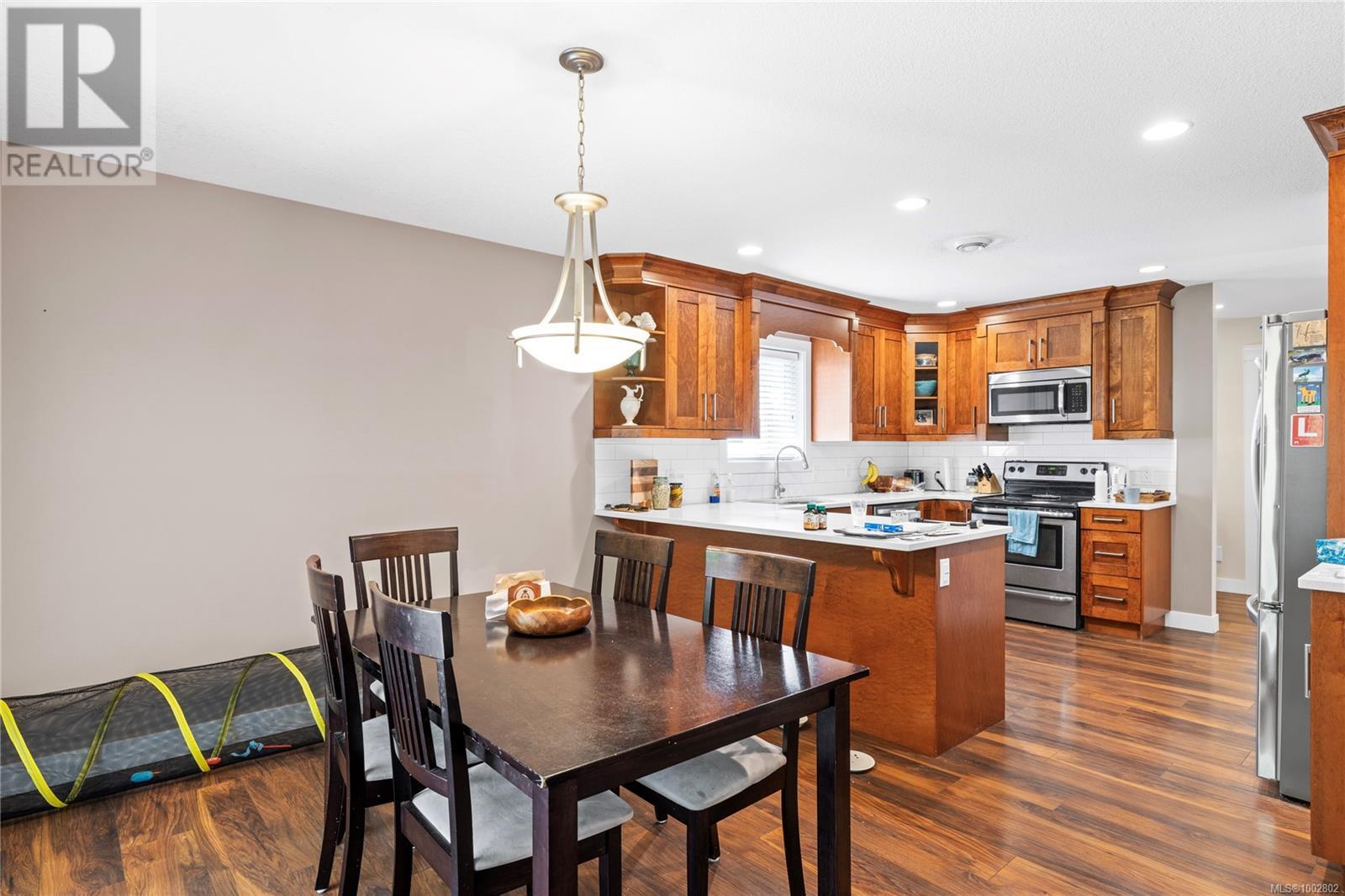 Property at 119 Grace Pl image 5
