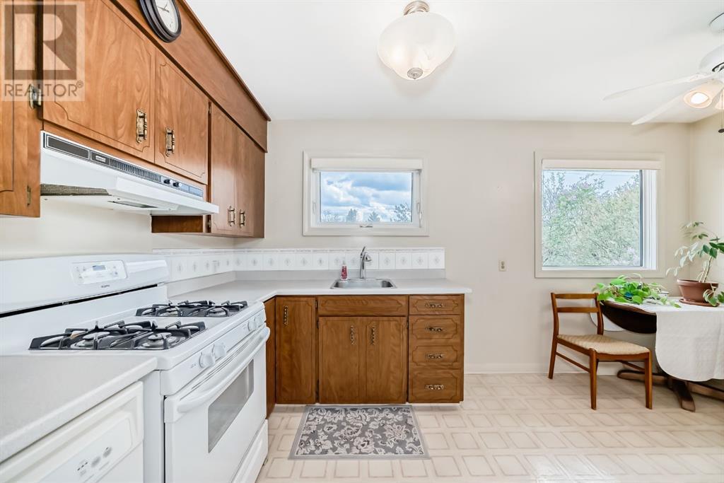 Property at 48 Hudson Road NW image 4