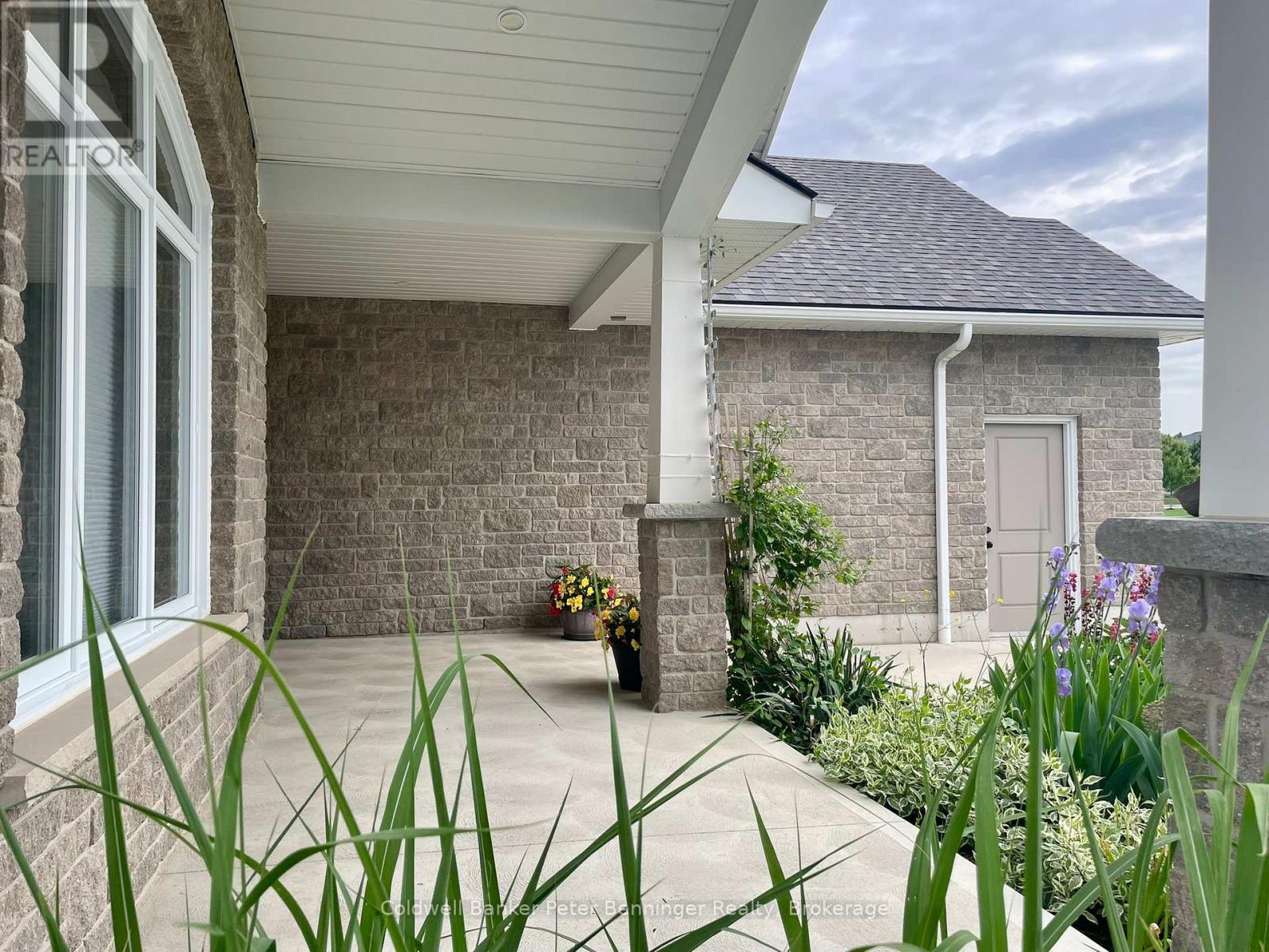 205 Irishwood Lane, Brockton, Ontario  N0G 2V0 - Photo 3 - X11985976