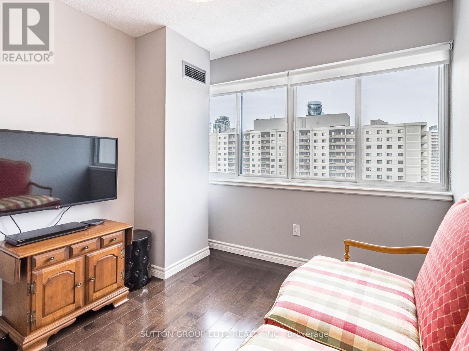1704 - 50 Elm Drive E, Mississauga, Ontario  L5A 3X2 - Photo 15 - W12154480