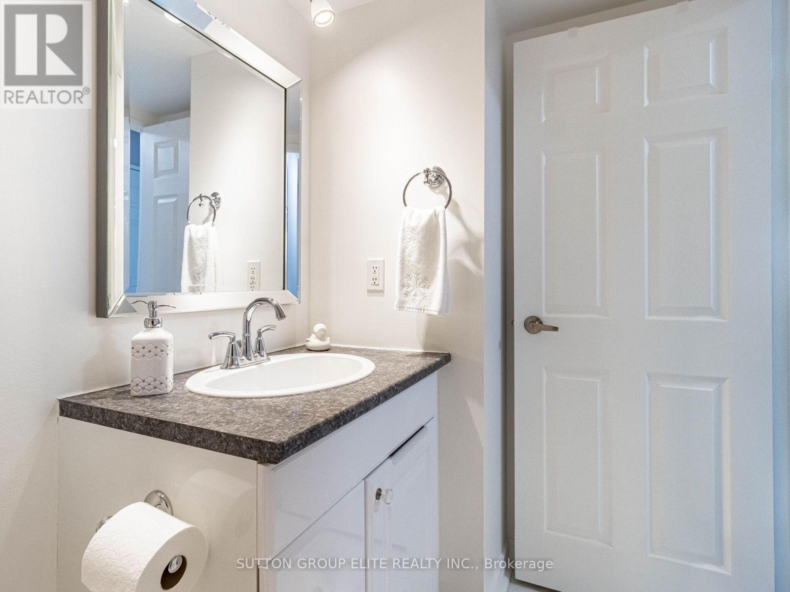 1704 - 50 Elm Drive E, Mississauga, Ontario  L5A 3X2 - Photo 19 - W12154480