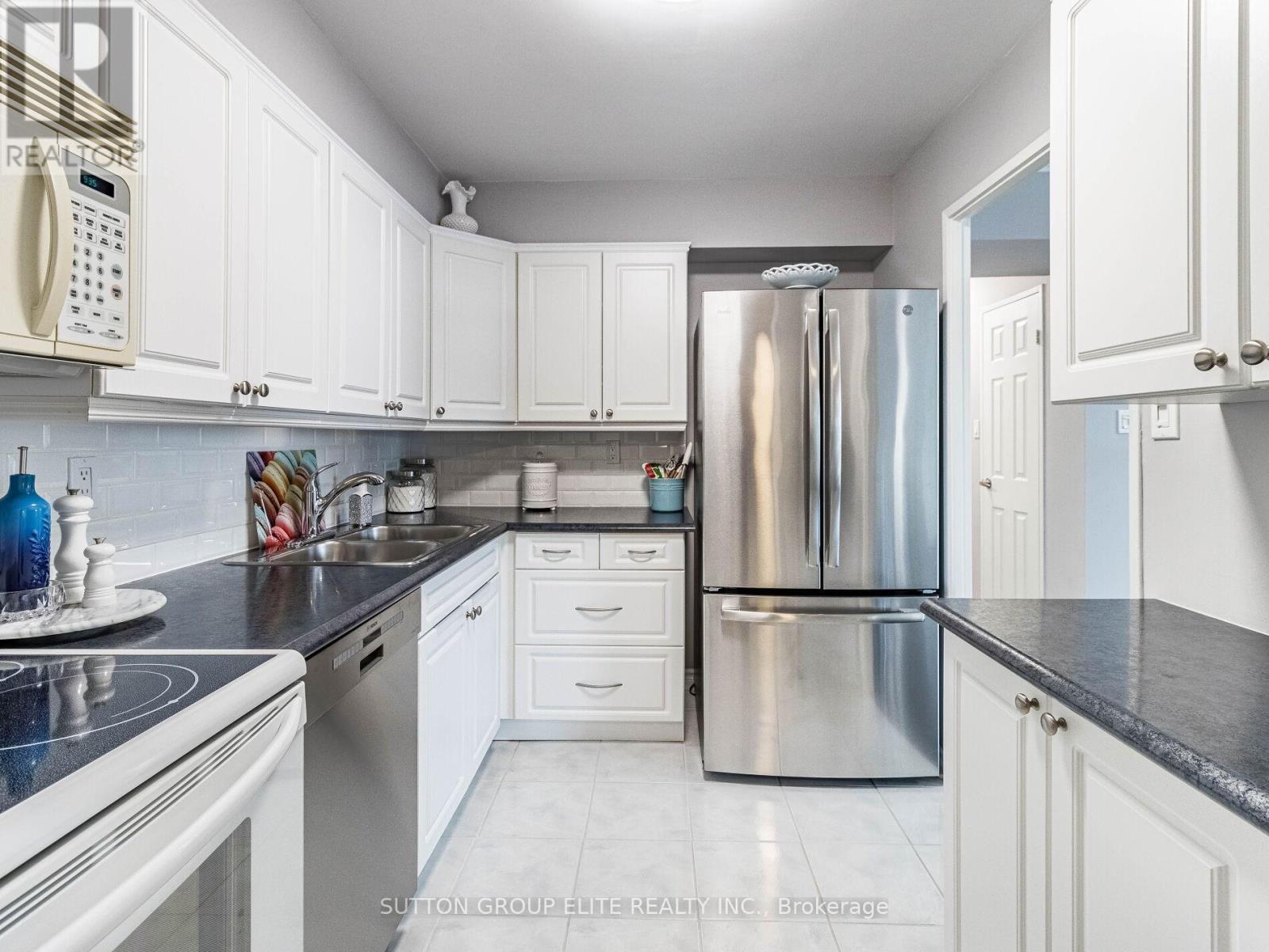 1704 - 50 Elm Drive E, Mississauga, Ontario  L5A 3X2 - Photo 34 - W12154480