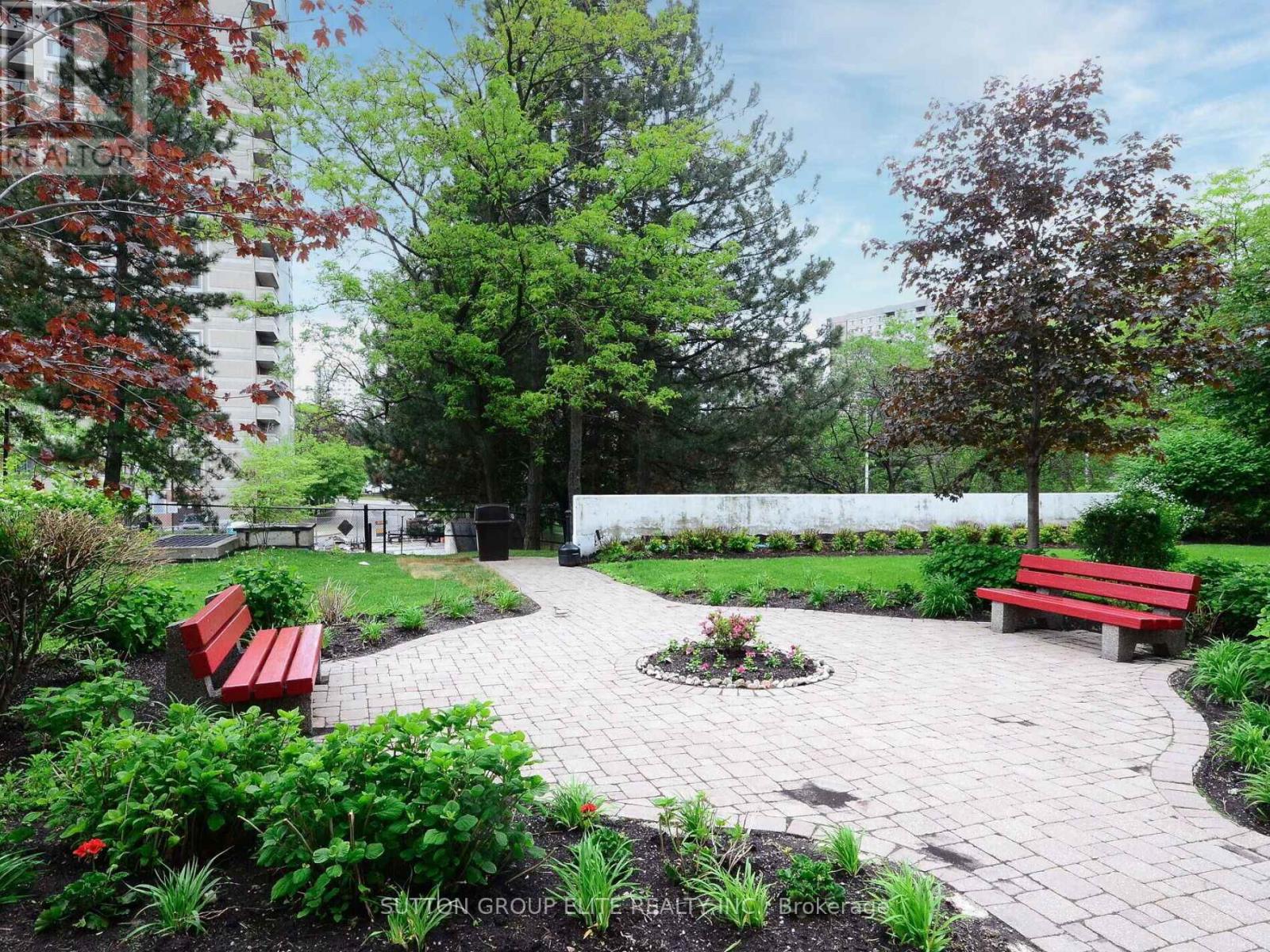 1704 - 50 Elm Drive E, Mississauga, Ontario  L5A 3X2 - Photo 3 - W12154480