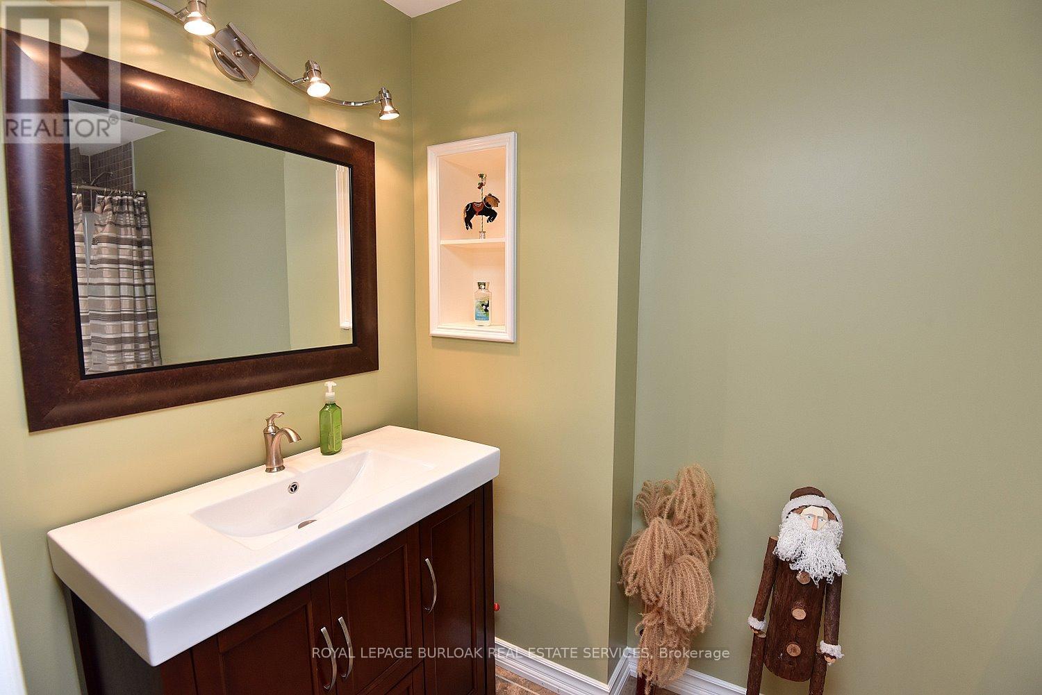 11 Ecker Lane, Hamilton, Ontario  L0R 1C0 - Photo 26 - X12168450